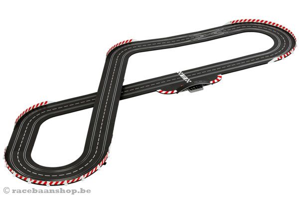 De baan heeft een lengte van ongeveer 7,3 meter.